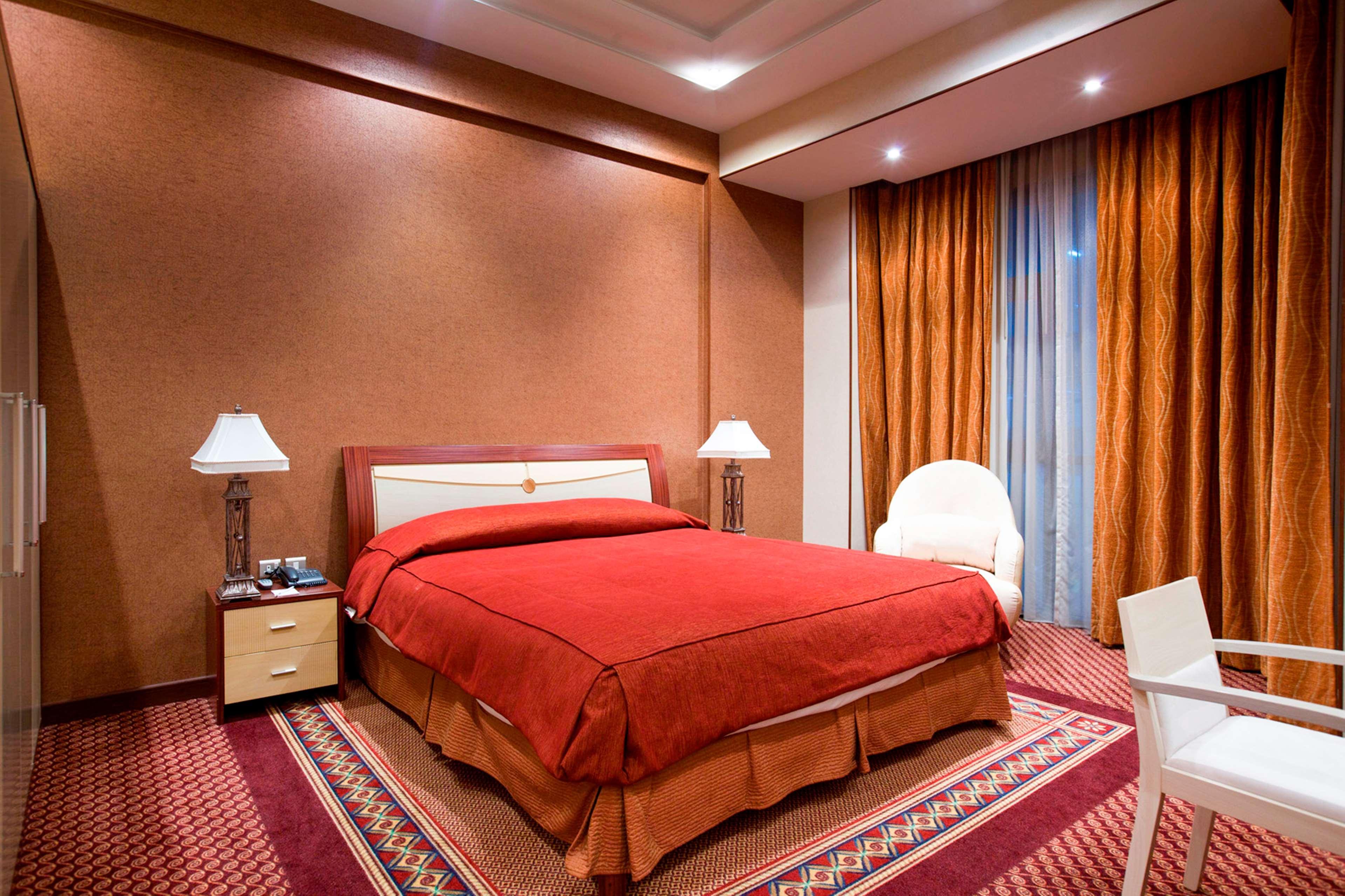 City Center Hotel Manama Room photo