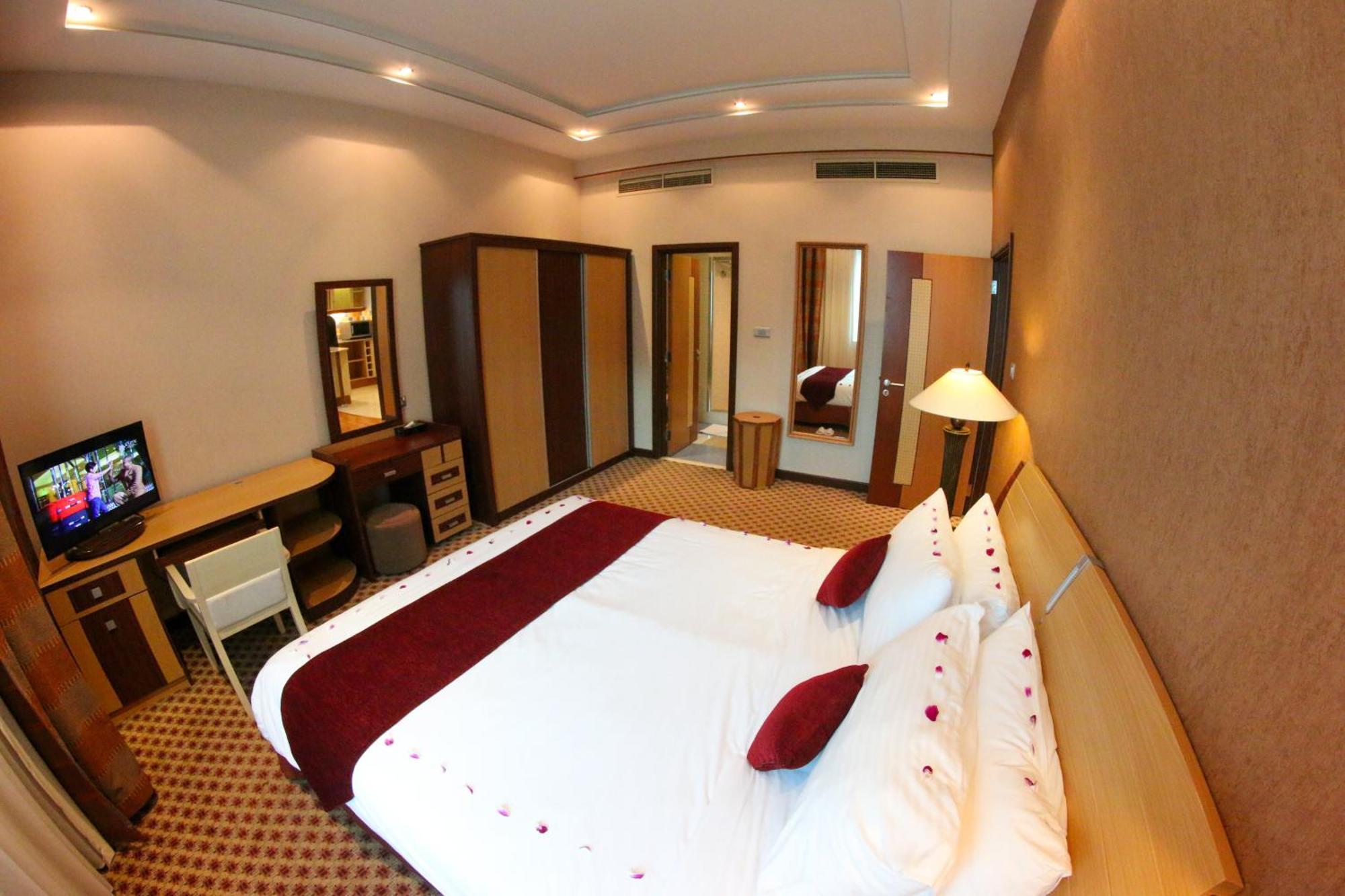 City Center Hotel Manama Room photo